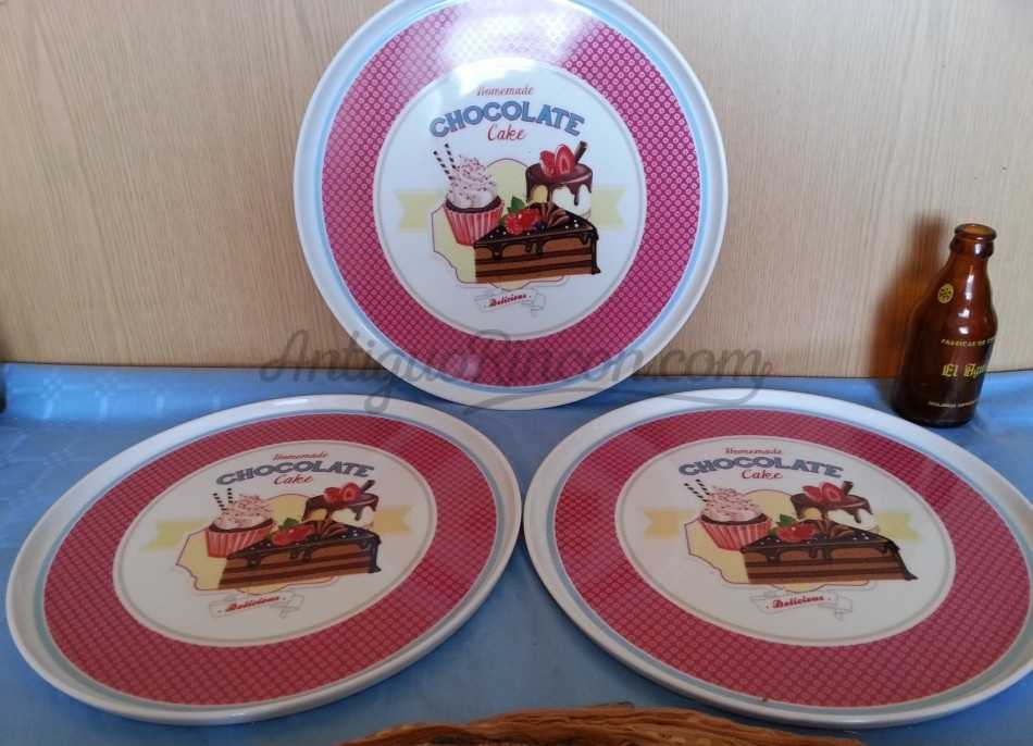 Platos de colección en cerámica. Tres piezas Platos de colección en cerámica. Tres piezas