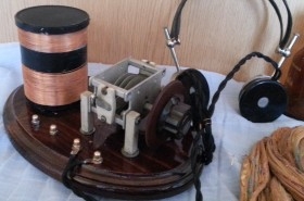 Radio de galena (germanio). Artesanal. Fabricada en el año 2005