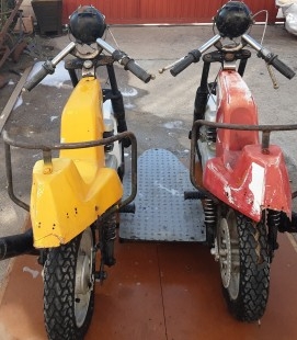 Carricoche de feria. Años 60. Motos. Tiovivo. Carrusel. Emblemático objeto.
