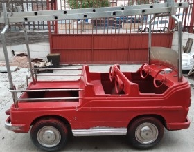 Carricoche de feria. Años 60. Coche de bomberos. Tiovivo. Carrusel. Emblemático objeto.