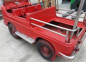 Carricoche de feria. Años 60. Coche de bomberos. Tiovivo. Carrusel. Emblemático objeto.