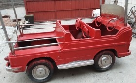 Carricoche de feria. Años 60. Coche de bomberos. Tiovivo. Carrusel. Emblemático objeto.