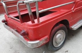 Carricoche de feria. Años 60. Coche de bomberos. Tiovivo. Carrusel. Emblemático objeto.