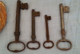 Llaves antiguas. Colección de viejas llaves originales.