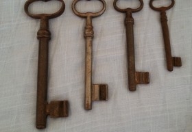 Llaves antiguas. Colección de viejas llaves originales.