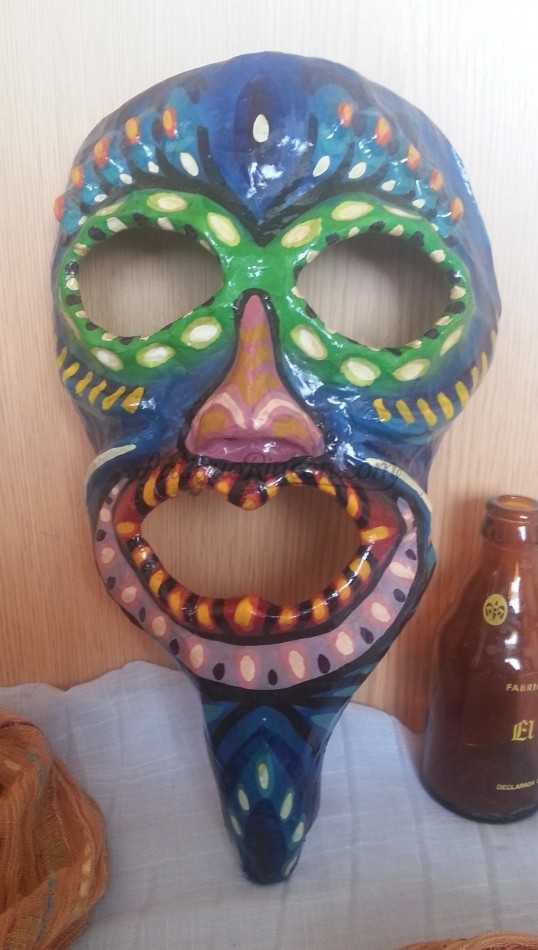 Máscara en papel maché. Origen cubano. Máscara en papel maché. Origen cubano.