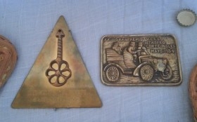 Placas automovilísticas de grandes premios. En bronce