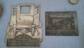 Placas automovilísticas de grandes premios. En Metal