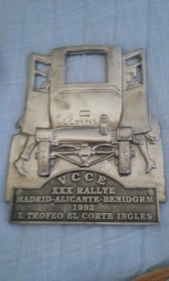 Placas automovilísticas de grandes premios. En Metal