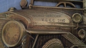 Placa automovilística de gran premio. En bronce