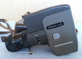 Vieja cámara de video. Canon. Decoración o piezas
