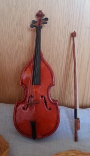 Violín. Miniatura. Años 80. Con su funda original