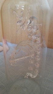 Barco. Barquito de vidrio en botella de cristal. Artesanía.