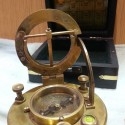 Brújula solar. Reloj solar. Réplica en bronce. Nueva a estrenar.