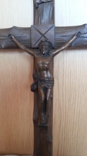 Crucifijo en bronce y madera. Preciosa pieza. Crucifix in old bronze. Precious.