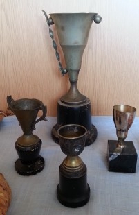 Trofeos viejos y antiguos. Pequeño tamaño. 4 unidades