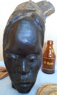 Efigie de mujer. Escultura en madera tallada. Origen Cubano