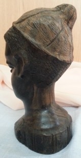 Escultura en madera. Origen África. Años 2000.