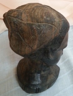 Escultura en madera. Origen África. Años 2000.