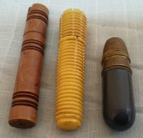 Porta agujas costura antiguos. Colección de tres unidades. Años 40-60