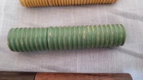 Porta-agujas costura antiguos. Colección de tres unidades. Años 40-60