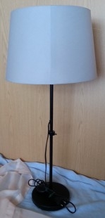 Lámpara de mesa. Semi-moderna