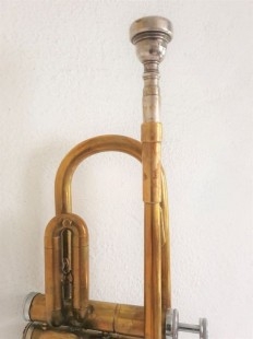 Trompeta antigua de los años 70-80. Magnífico instrumento musical.