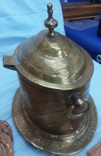 Sagrario de Capilla en bronce y cobre repujado. Años 50