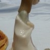 LLADRÓ. Niña arrodillada con manos en el pecho. Maravillosa porcelana auténtica.