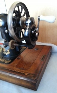 Máquina de coser antigua marca Winselmann.