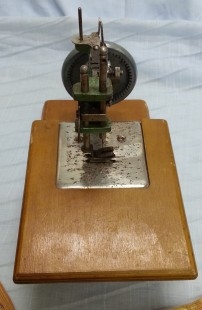 Máquina de coser antigua marca Grain. Años 60. A manubrio.