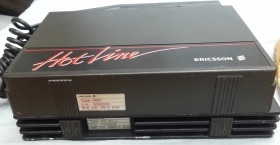 Teléfono portátil de coche. Años 90. Marca Ericson Hot Line