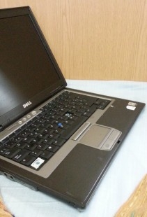 Ordenador portátil Dell Modelo D620. Para decoración o repuestos