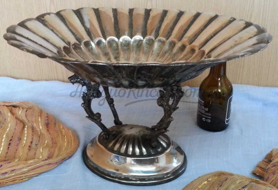 Centro de mesa en metal. Gran tamaño. Años 70. Centro de mesa en metal. Gran tamaño. Años 70.
