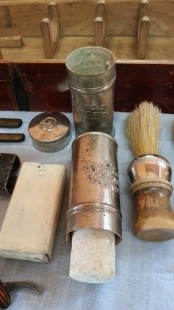 Barbería. Conjunto de utensilios antiguos de barbero.