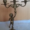 Candelabro de tres brazos en bronce. Fuerte y pesado