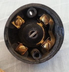 Interruptor de palomilla en Baquelita negra.