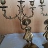 Candelabros de tres brazos en bronce. Pareja. Fuertes y pesados