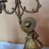 Candelabros de tres brazos en bronce. Pareja. Fuertes y pesados