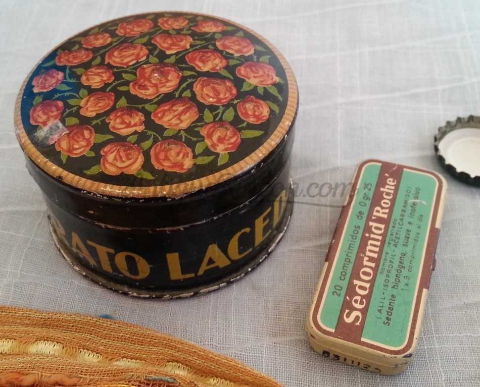 Latas de medicamentos antiguas. Dos unidades. Vacías.