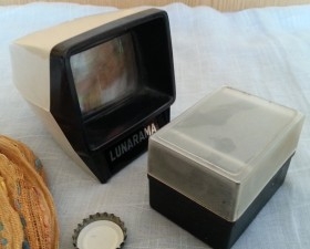 Proyector de diapositivas LUNARAMA.  Años 70. Funcionando.