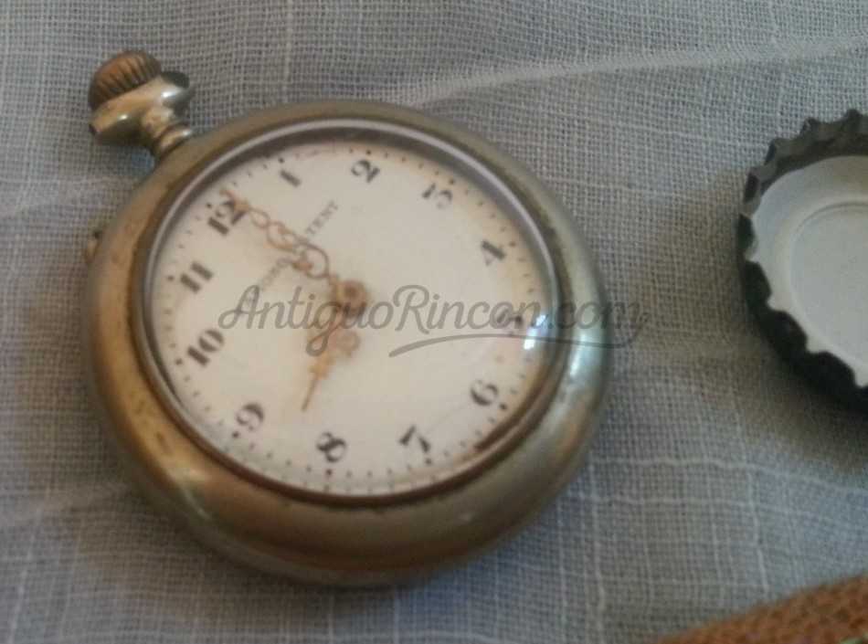 Reloj antiguo de bolsillo. Marca Famoso Patent.