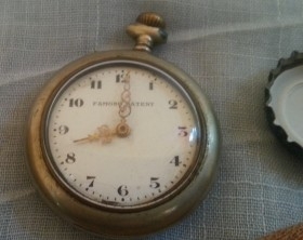 Reloj antiguo de bolsillo. Marca Famoso Patent.