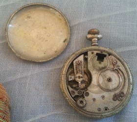 Reloj antiguo de bolsillo. Marca Famoso Patent.