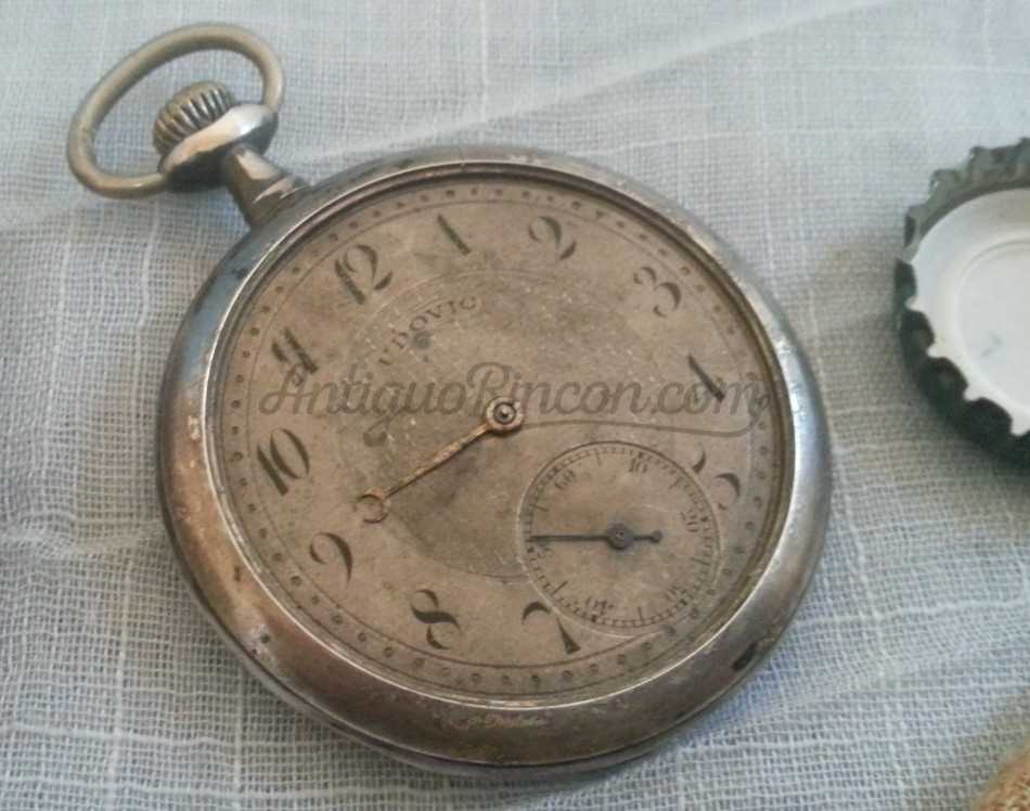 Reloj antiguo de bolsillo de tres capas. Marca Udovic