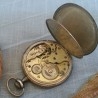 Reloj antiguo de bolsillo de tres capas. Marca Udovic