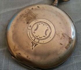 Reloj antiguo de bolsillo de tres capas. Marca Udovic