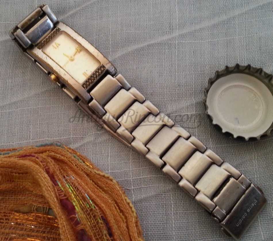 Reloj de pulsera Pierre Cardin para señora.