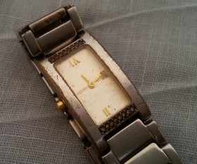 Reloj de pulsera Pierre Cardin para señora.