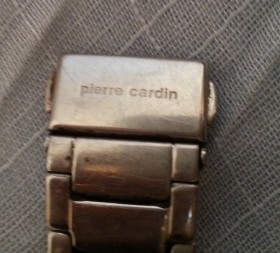 Reloj de pulsera Pierre Cardin para señora.